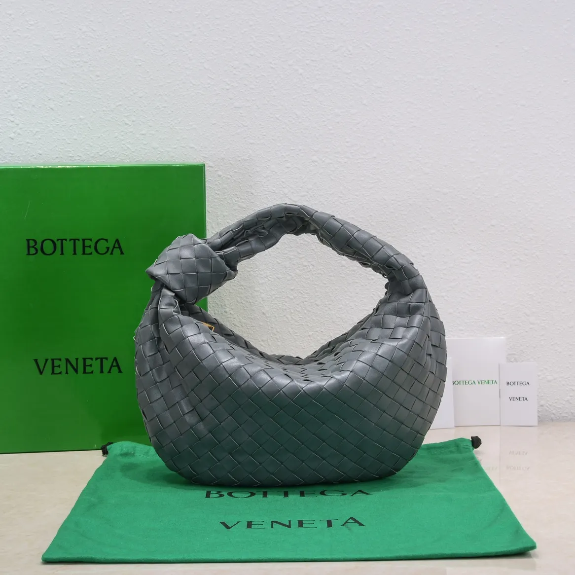 Medium size (thunder gray)
